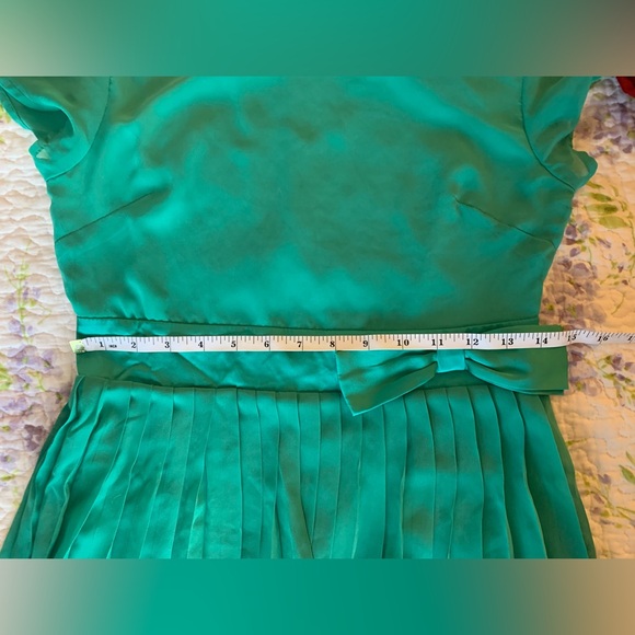Modcloth Green pleated dress. Size M - Picture 7 of 10